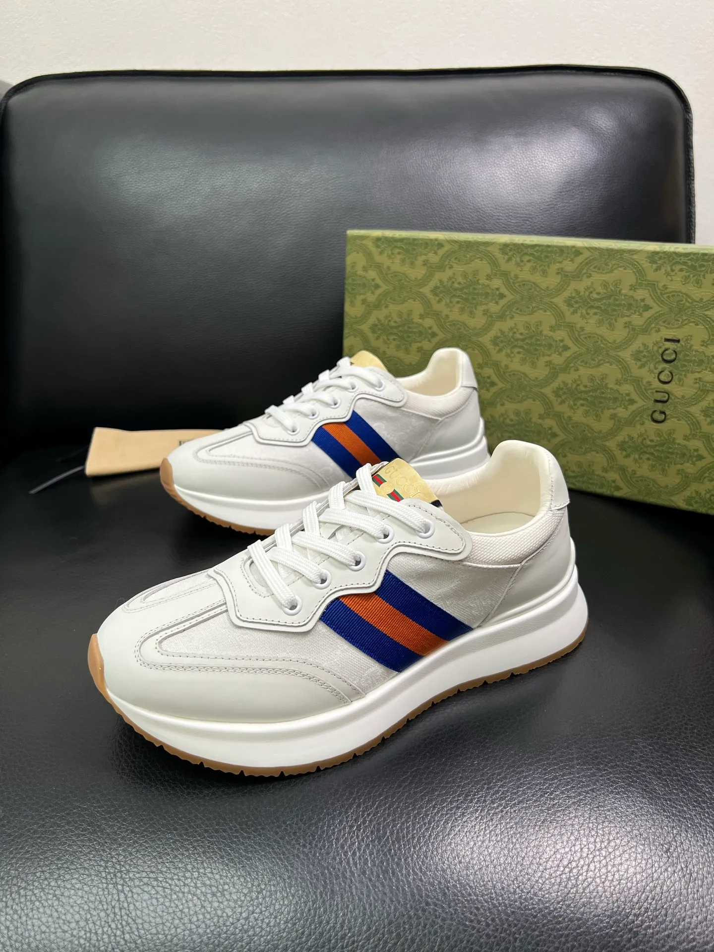 Men's shoes 💰800 Gucci top purchasing Gucci counter new model, original factory configuration of imported cowhide from Italy with printed cloth fabric, imported cowhide lining, breathable and comfortable, sole: original factory special sole is super comfortable, original factory and single goods are high quality, welcome to compare, code number 38-44 (customized 45 46) 85865